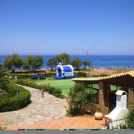 Hotel Oasis Kyparissia Bagian luar foto