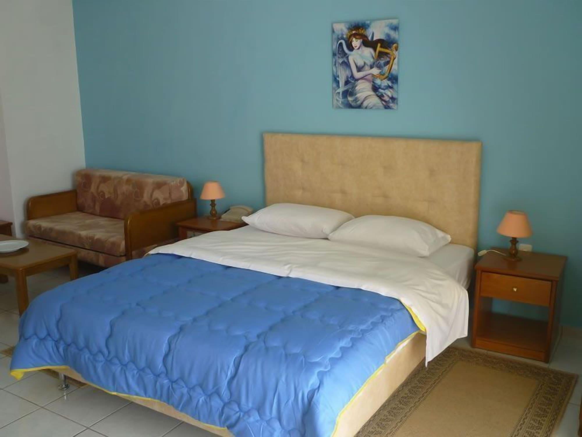Hotel Oasis Kyparissia Bagian luar foto