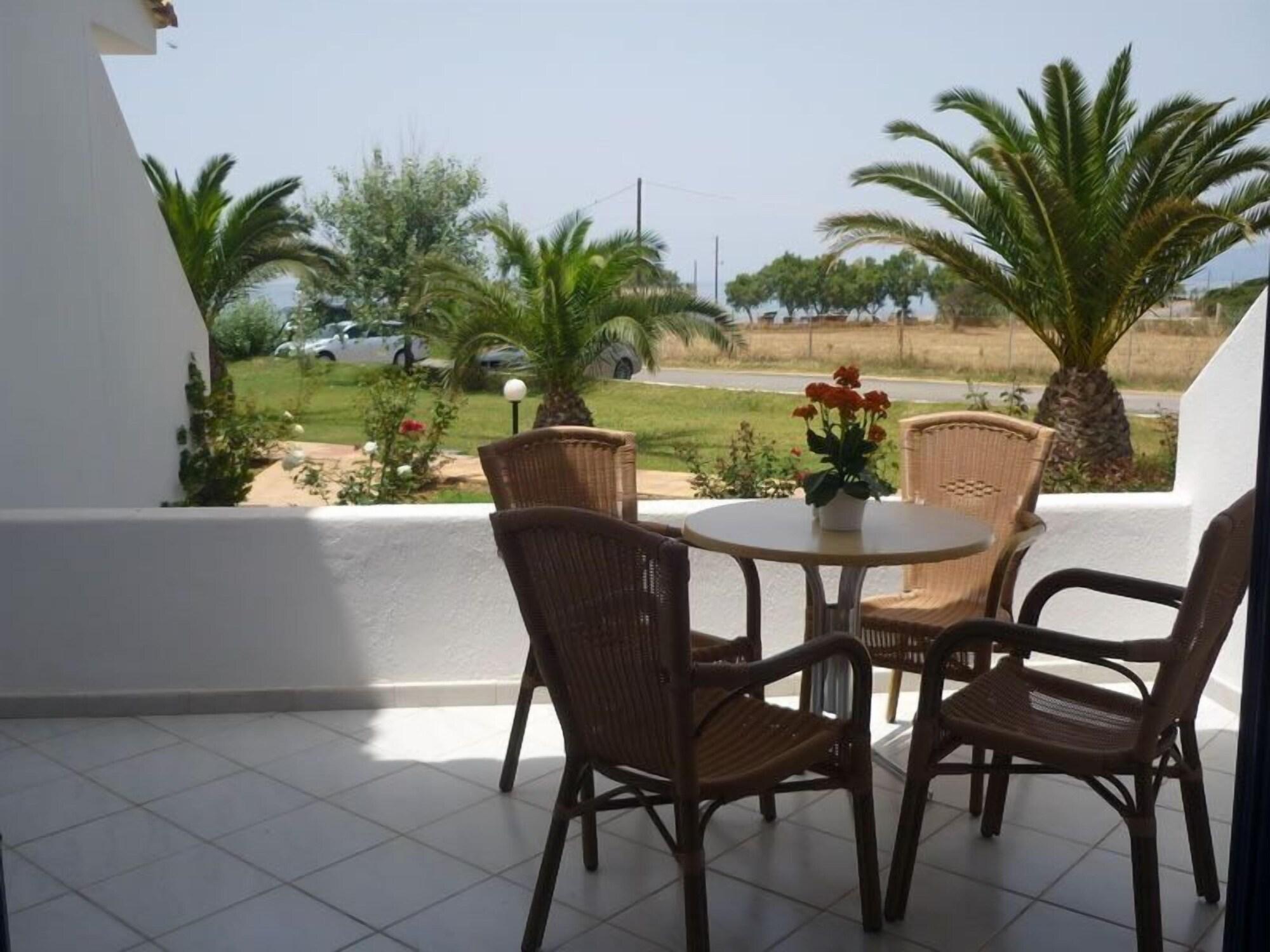 Hotel Oasis Kyparissia Bagian luar foto