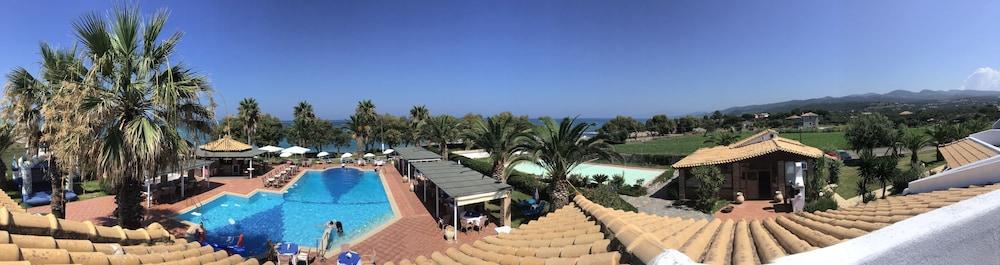 Hotel Oasis Kyparissia Bagian luar foto