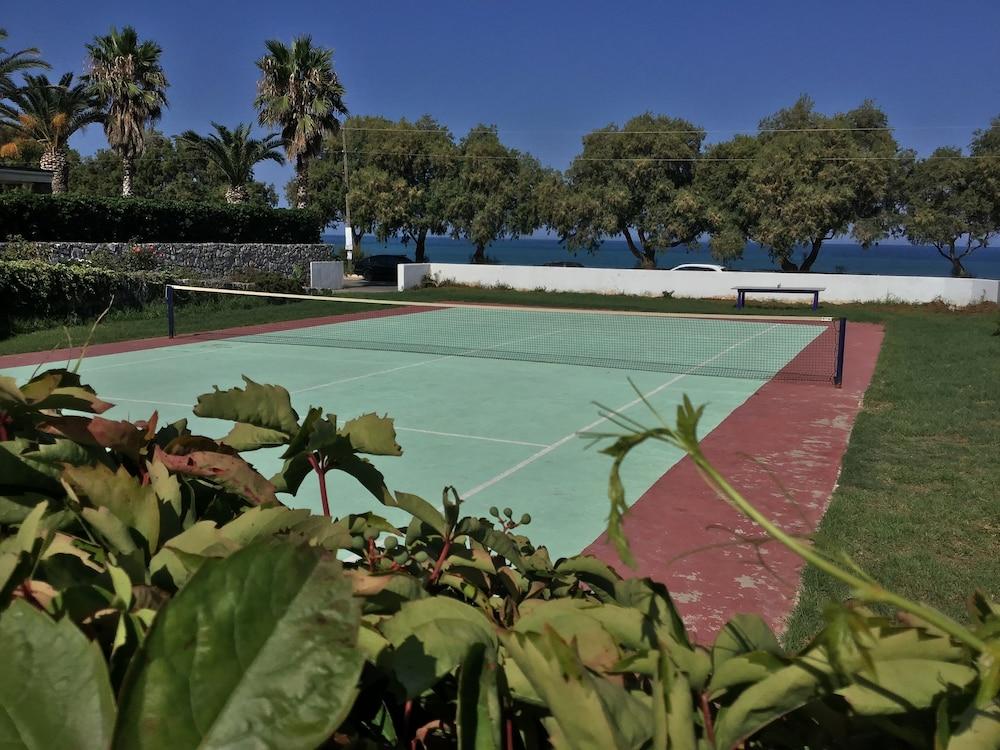 Hotel Oasis Kyparissia Bagian luar foto
