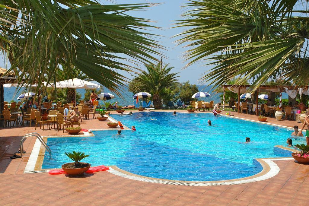 Hotel Oasis Kyparissia Bagian luar foto