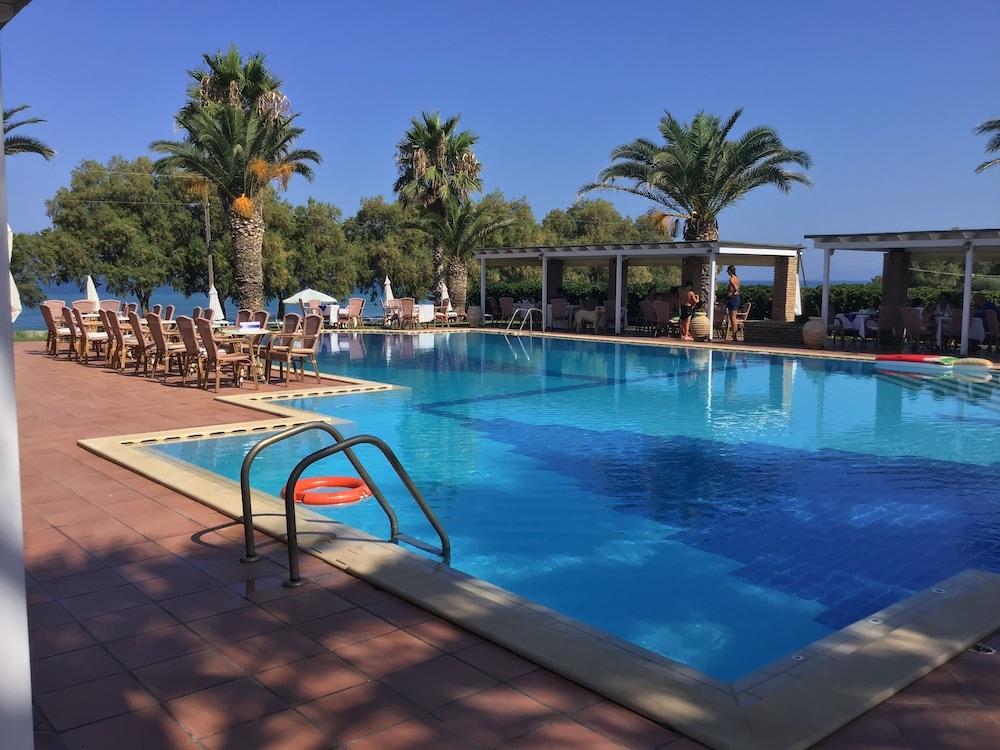 Hotel Oasis Kyparissia Bagian luar foto