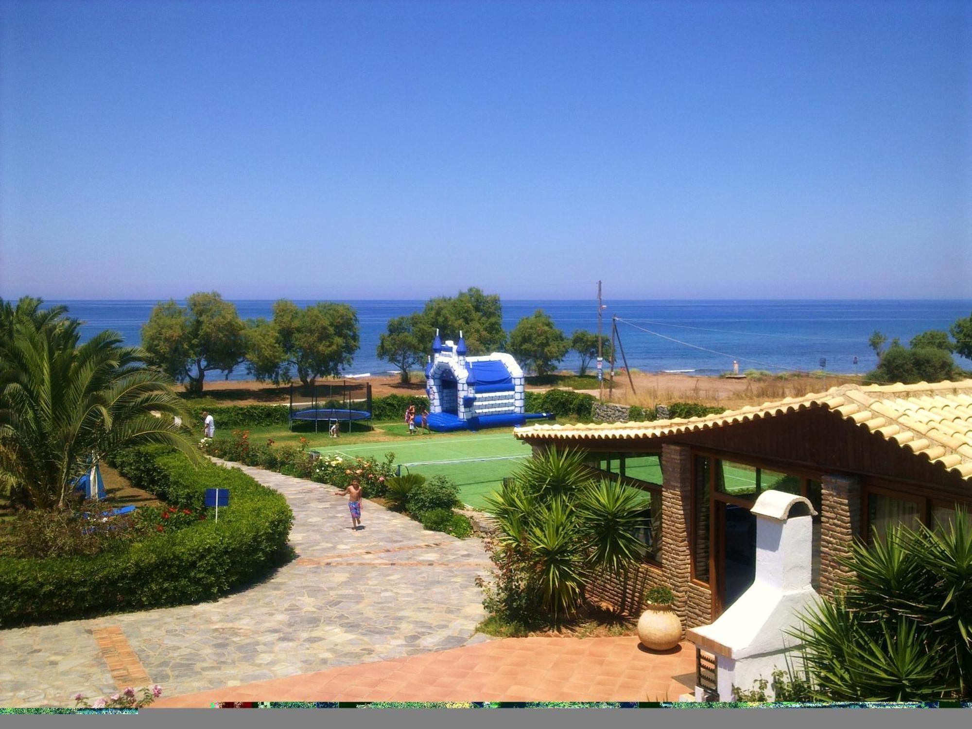 Hotel Oasis Kyparissia Bagian luar foto
