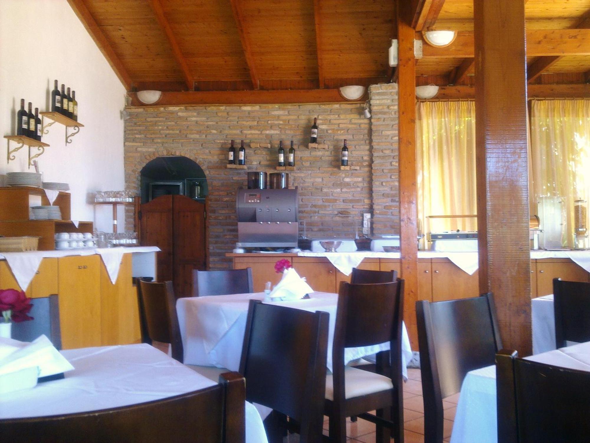 Hotel Oasis Kyparissia Bagian luar foto