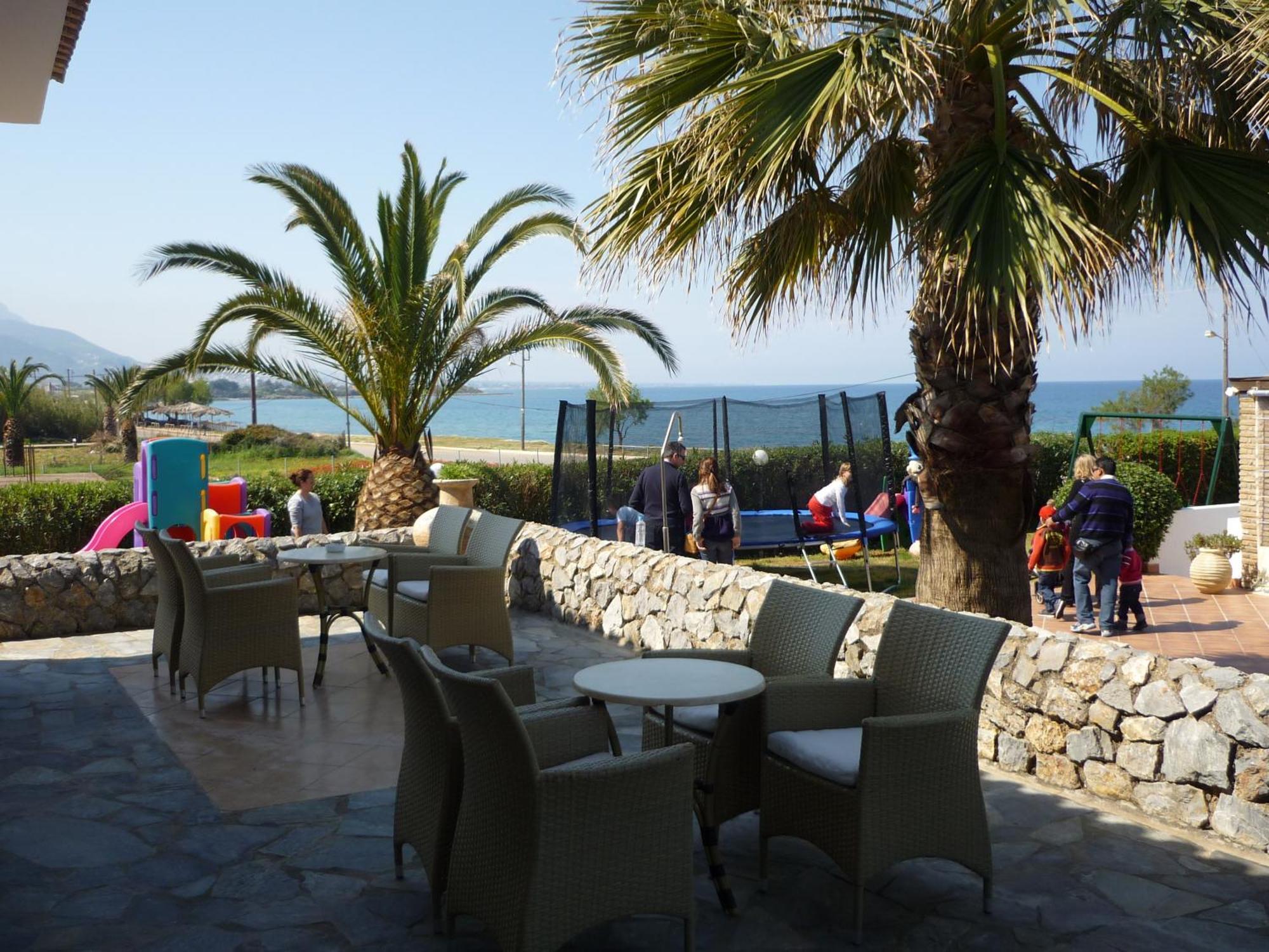 Hotel Oasis Kyparissia Bagian luar foto