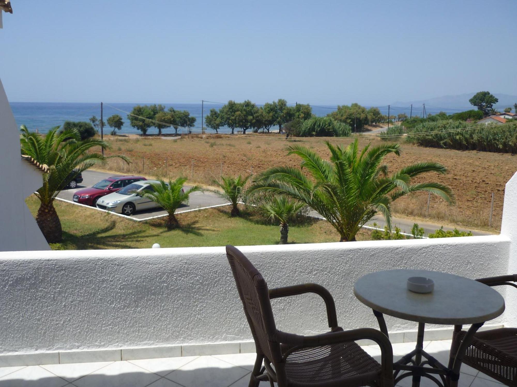 Hotel Oasis Kyparissia Bagian luar foto
