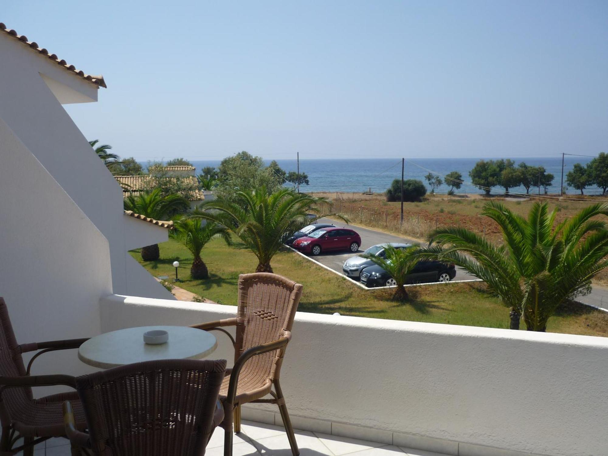 Hotel Oasis Kyparissia Bagian luar foto
