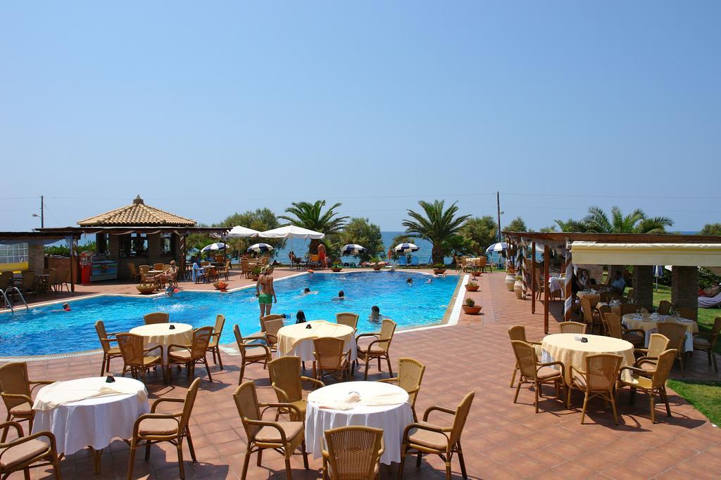 Hotel Oasis Kyparissia Bagian luar foto