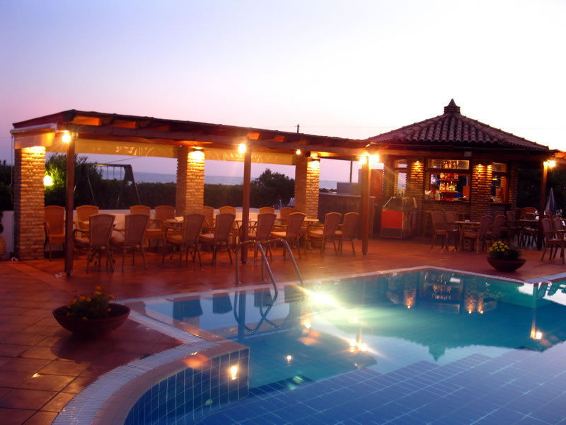 Hotel Oasis Kyparissia Bagian luar foto