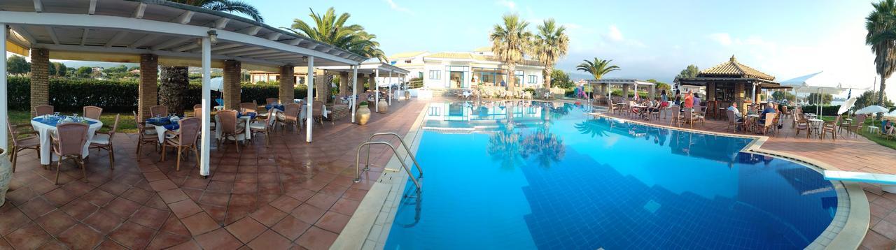 Hotel Oasis Kyparissia Bagian luar foto