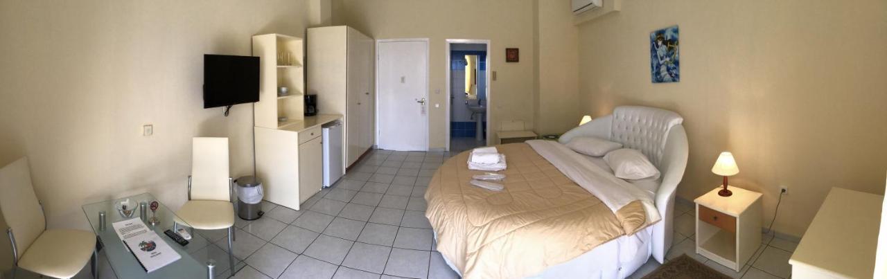 Hotel Oasis Kyparissia Bagian luar foto