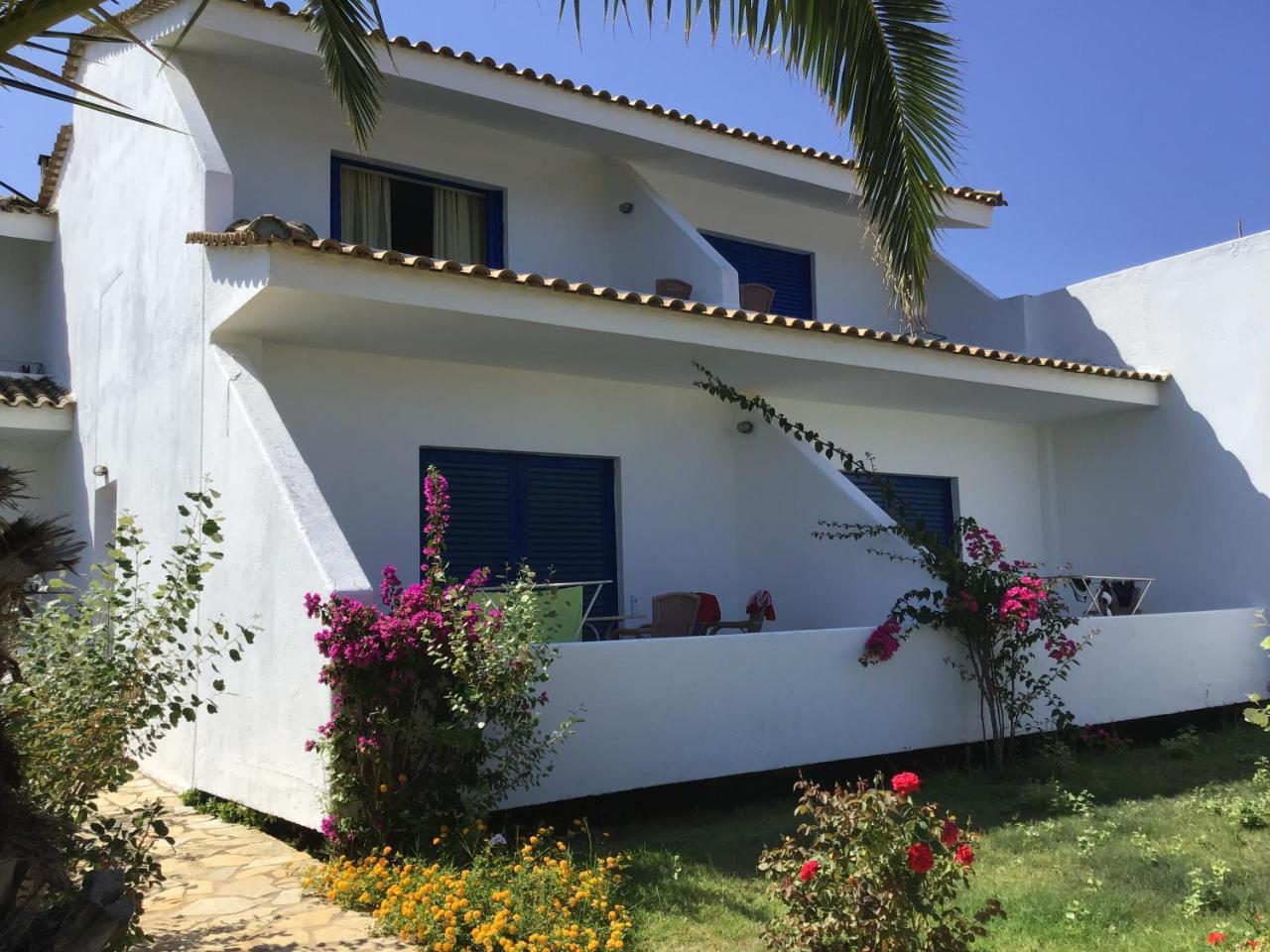 Hotel Oasis Kyparissia Bagian luar foto