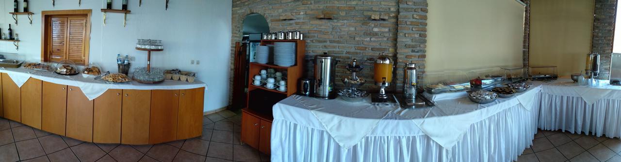 Hotel Oasis Kyparissia Bagian luar foto